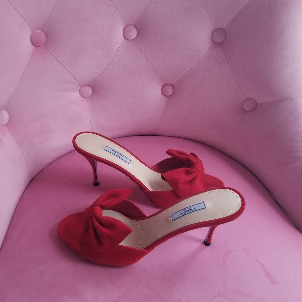 Prada Red Suede Pump Size 40 (10)